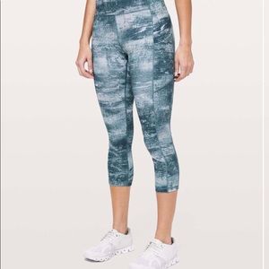 Lululemon Speed up crop 21”